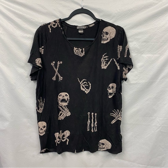 Divided Skull and Crossbones women’s tee black size Medium Skeleton Spooky - Picture 1 of 4
